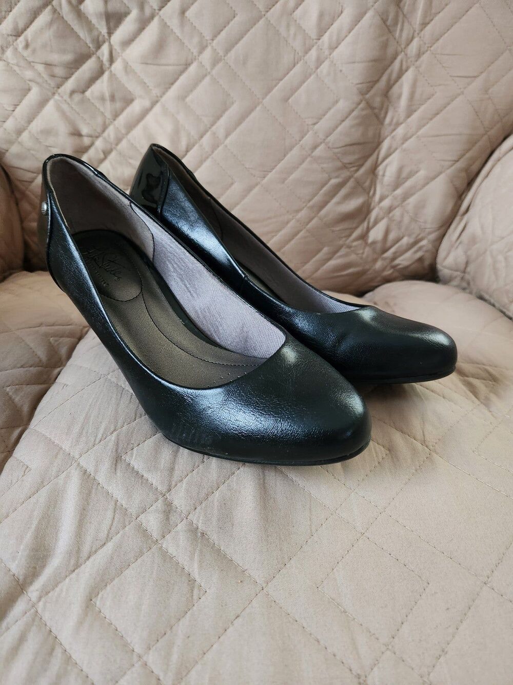 NWOT Lifestride Lively 10W Black pump